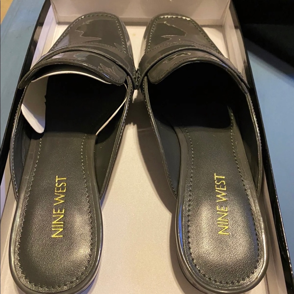New Nine West shoes. Never worn. 
Color slate 
Style xanaduo 
Size 6.5